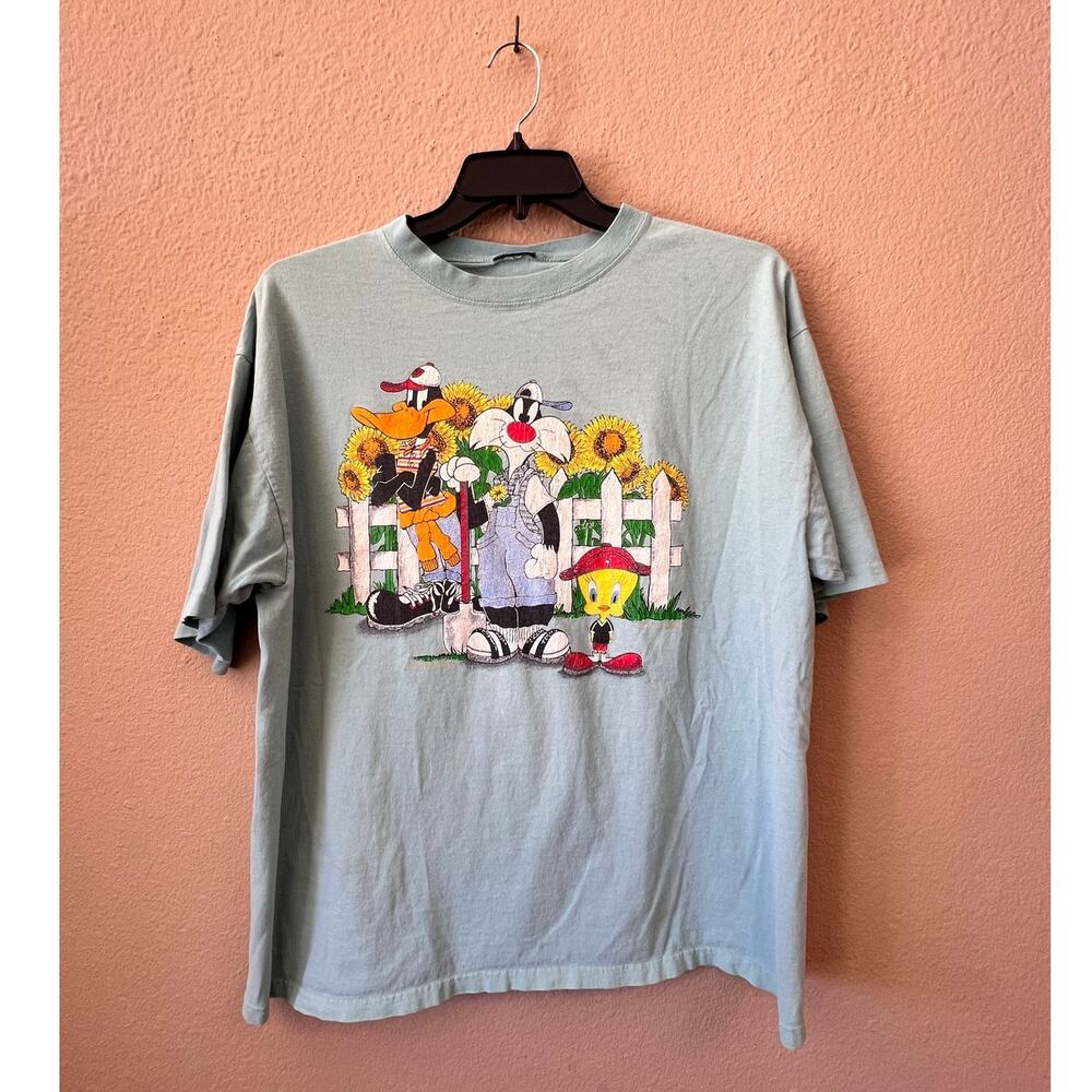 Vintage 90s Fruit of the Loom Looney Tunes sunflowers tee size M